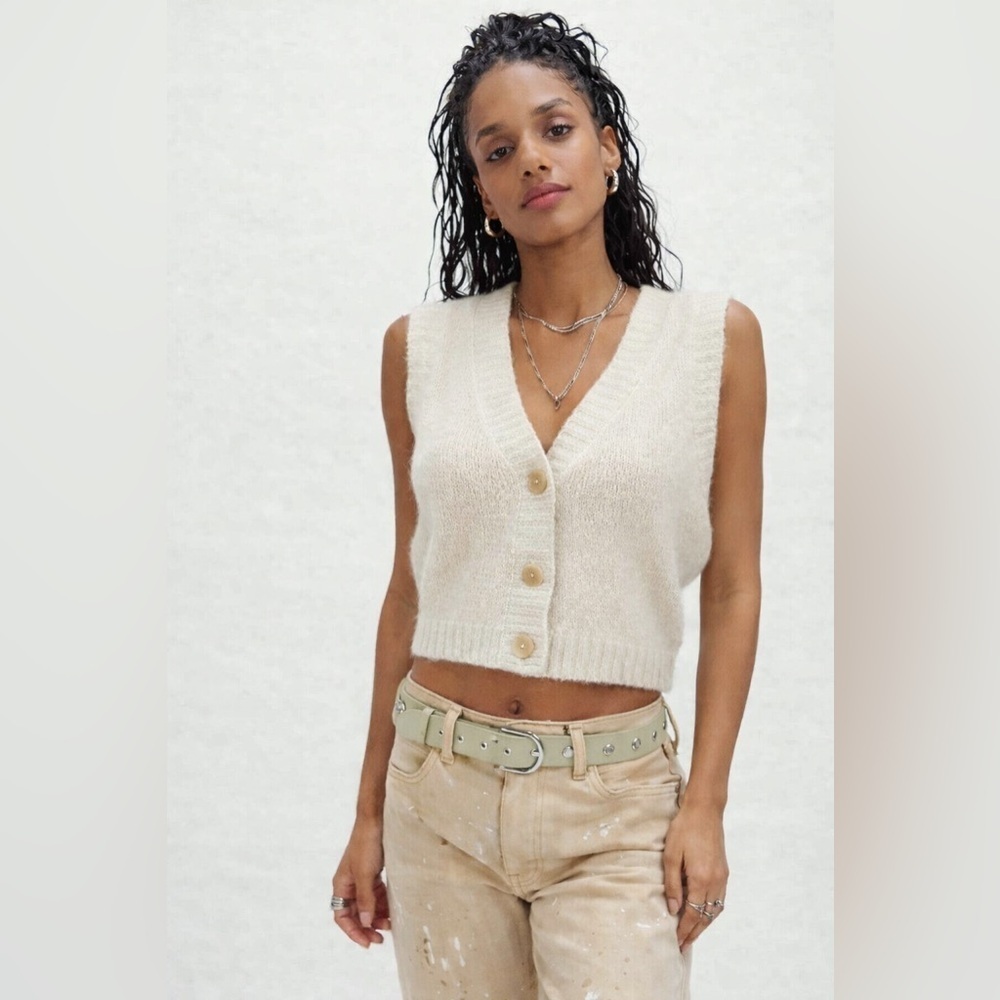 Urban Outfitters Rickie Cropped Ivory Sweater Vest Size M